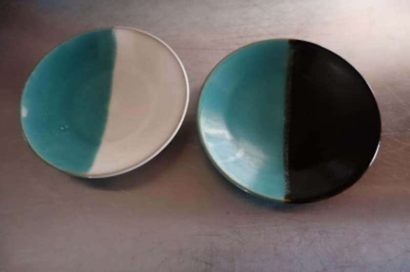 民芸や郷土玩具への興味は、この器から始まりました。鳥取・中井窯の掛け分け皿です。