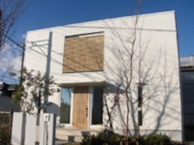 ハウスメーカーによる代表的なデザイナーズ住宅「xevoEDDI」（大和ハウス）。建築家・鈴木エドワード氏と共同で開発し、デザイン性と居住性の両立、さらにエコへの配慮も盛り込んでいる