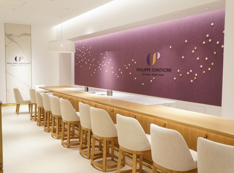 寿司屋のカウンターをイメージしたデセールバー