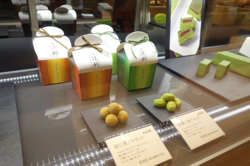 アーモンドとヘーゼルナッツを使ったショコラスイーツも