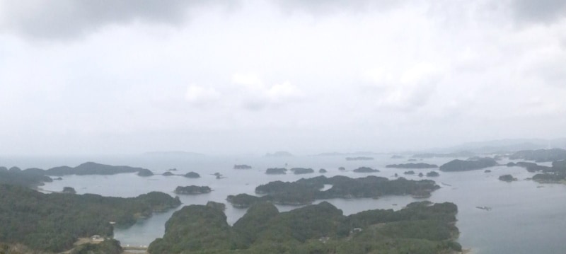 まさに島だらけの九十九島。リアス式海岸を経てこんな風景が誕生したとのこと(2012年3月撮影)