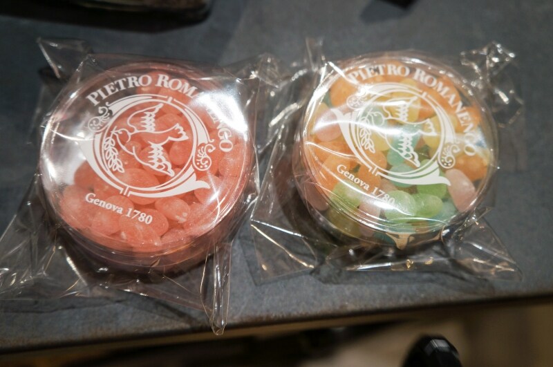 間違いのない美味しさのイタリア・ジェノバにある老舗砂糖菓子専門店「ピエトロロマネンゴ」のシュガーボンボン(ローズ/カラー)各1,728円
