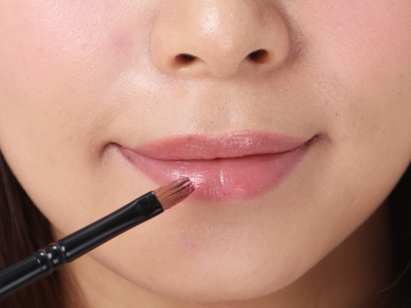 思わずキスしたくなるツヤのあるピンクのリップ