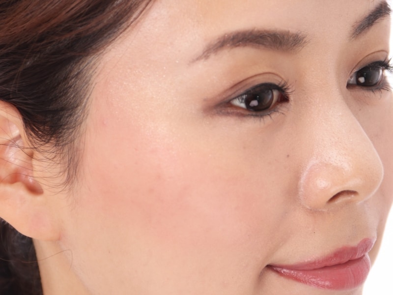 チークは主張し過ぎずリップを引き立てて