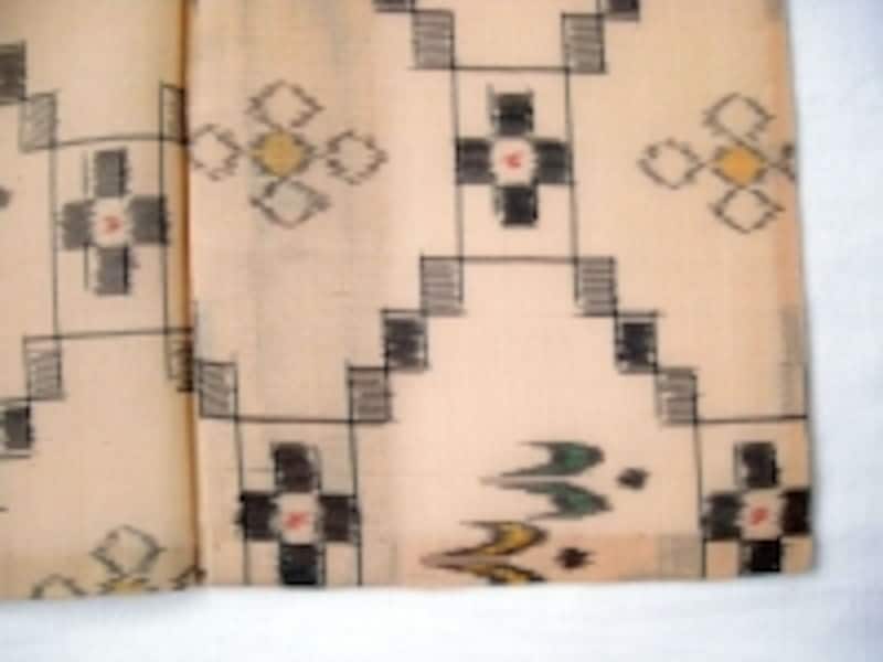 麻の糸で織られている