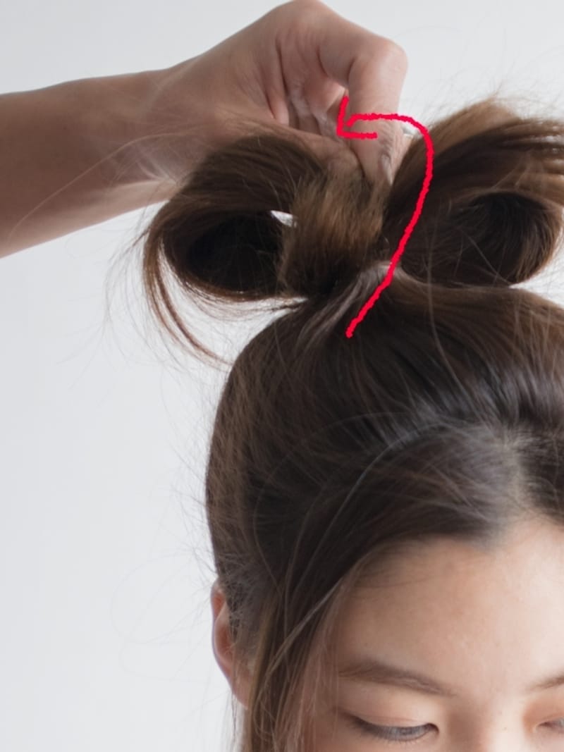 毛先を後ろに持っていく