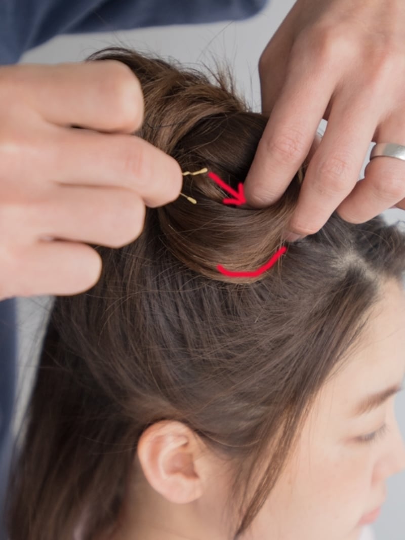 輪っかの内側をピンで固定