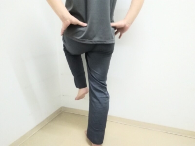 足踏みをします