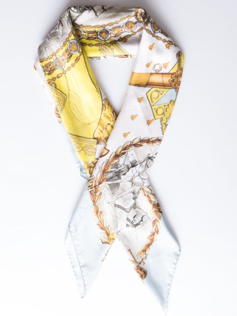 淡いブルー×イエローのシルクスカーフ