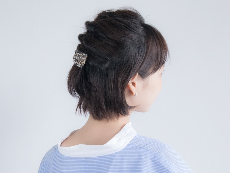 くるりんぱで簡単！編み込み風ショートヘアアレンジ