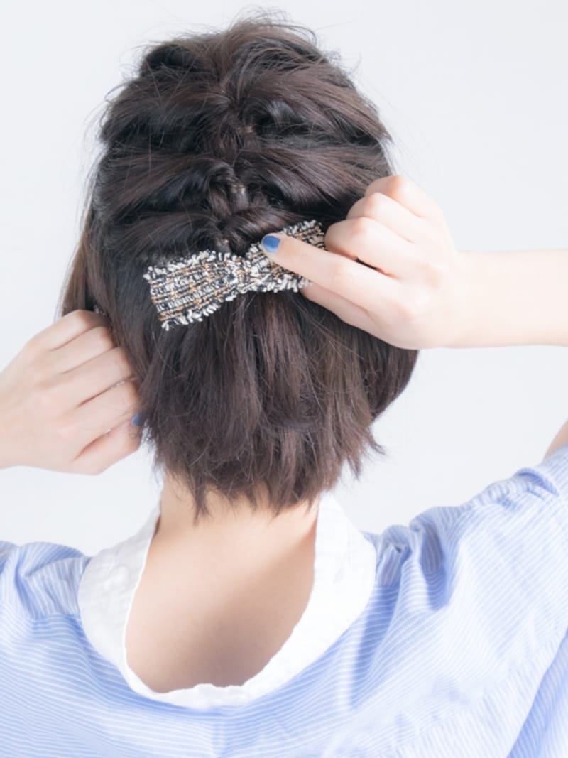 4段目にヘアアクセをつける