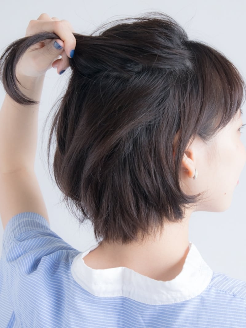 一段目の髪をざっくり分けとる