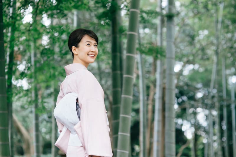 立ち姿、座り姿を美しくして育ちの良さそうな印象に