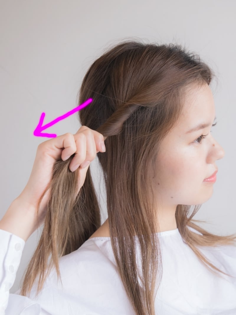 後ろにむかってねじります