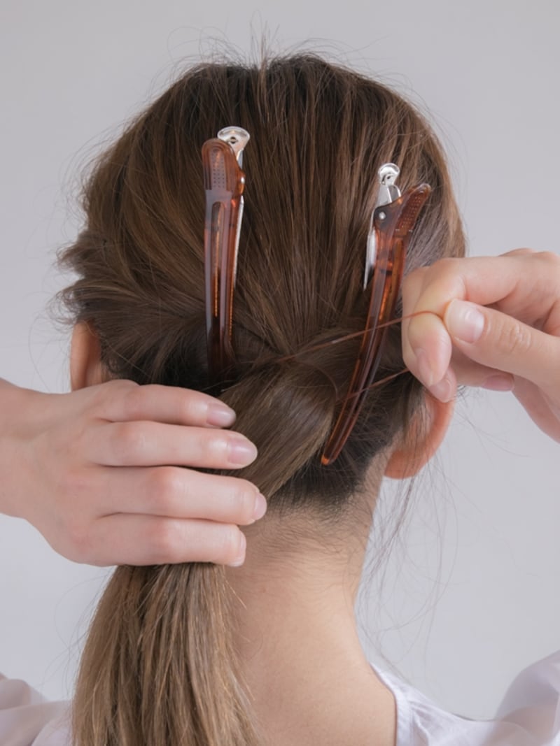 結んでからクリップを外します