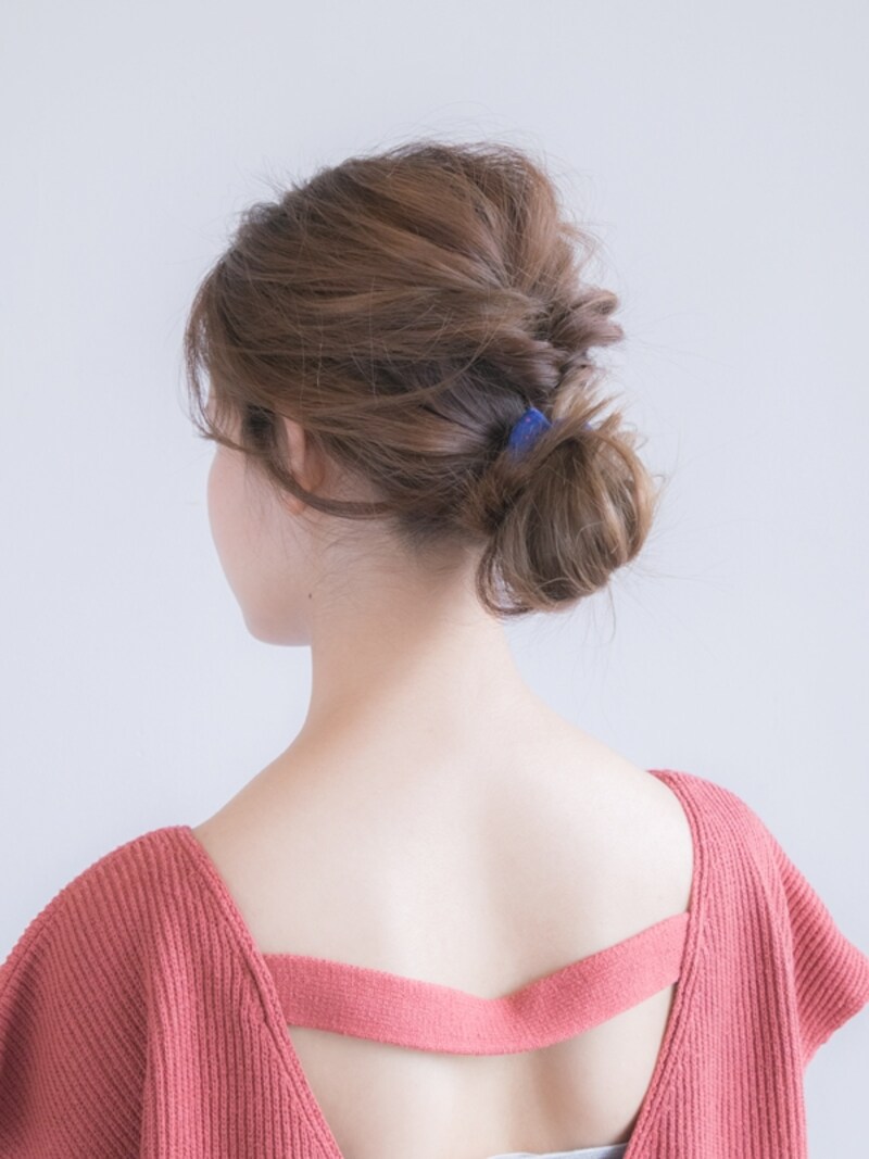 ピンもアイロンも使わない簡単お団子ヘアアレンジ