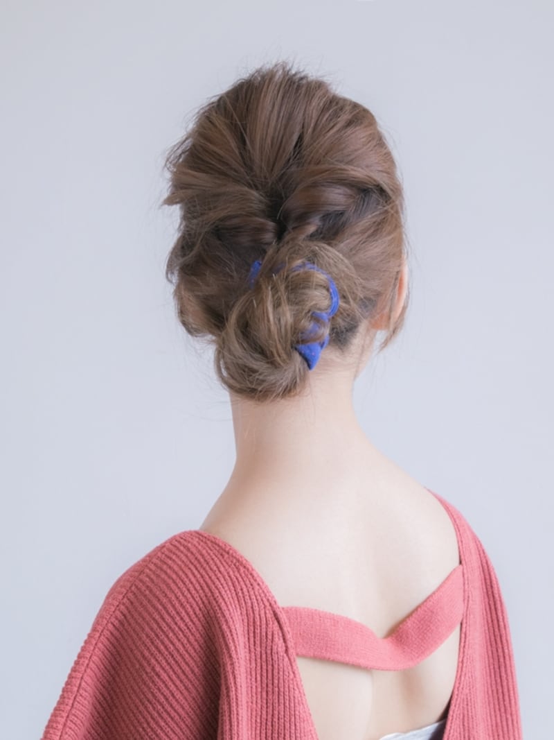 ピンもアイロンも使わない簡単お団子ヘアアレンジ