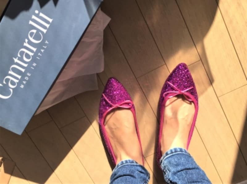 みんな大好きなピンクも、ラメの洋服は着られないけどシューズなら大丈夫！