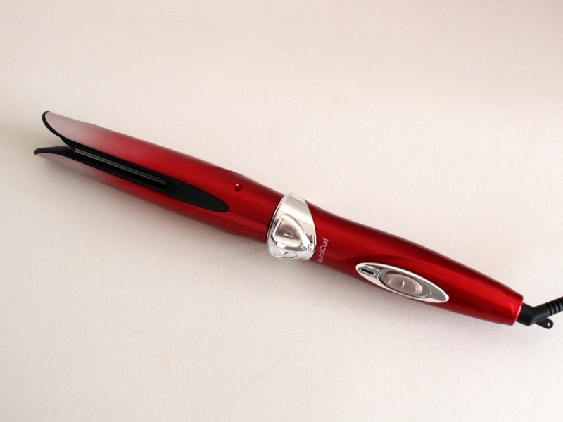 本体が自動で回転するテスコムの「ラクコテ ITH1700」。本体サイズは幅359×奥行き42×高さ49mm