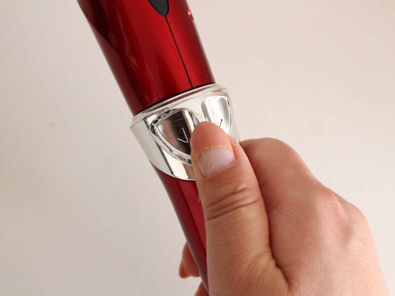 ロータリースイッチを左にスライドさせると左回転、右にスライドさせると右回転します