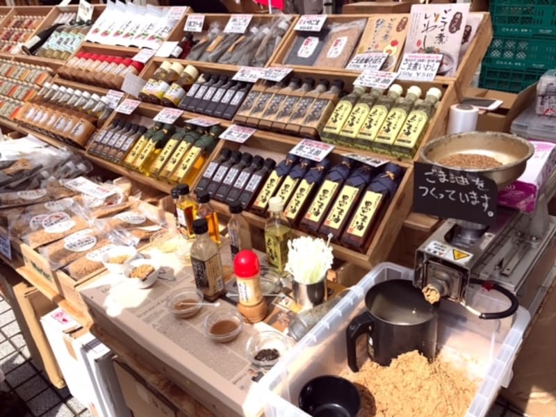 ごま専門店。手作りの「ごま油」！絞る瞬間の香ばしい香りに誘われます