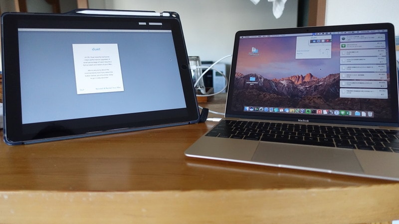 12インチのMacBookと12.9インチのiPad Proで、Duet Displayを使う様子