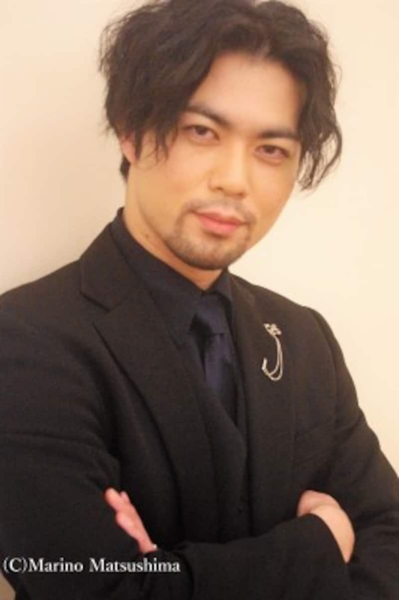 上原理生 埼玉県出身。東京藝術大学音楽学部声楽科卒業後、11年『レ・ミゼラブル』アンジョルラス役でデビュー。その後『ロミオ&ジュリエット』『ミス・サイゴン』『1789 -バスティーユの恋人たち-』『スカーレット・ピンパーネル』『ピアフ』等の舞台出演のほか、CDリリースやコンサート開催など音楽活動も展開している。(C)Marino Matsushima