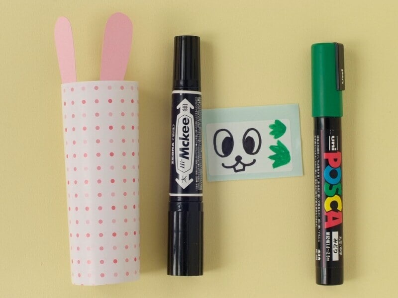 シール紙が無ければ、白い紙に描いてボンドで貼ってね