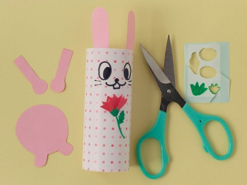 後で同じやり方で、感謝状にもカーネーションをつけてね