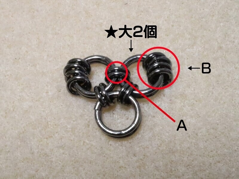 丸カンを閉じるときはズレに気を付けて。