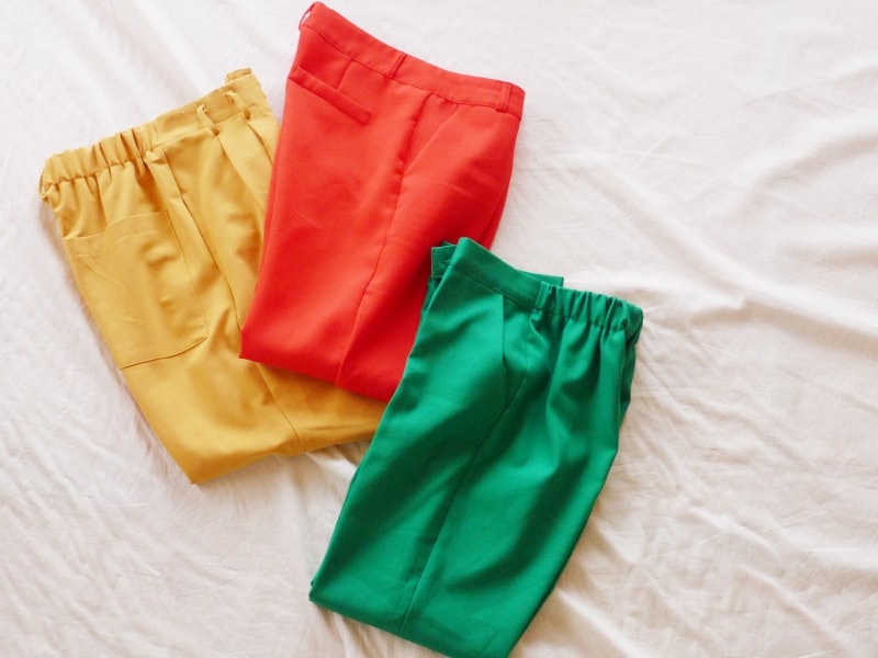 プチプラなディーホリックのカラフルパンツ