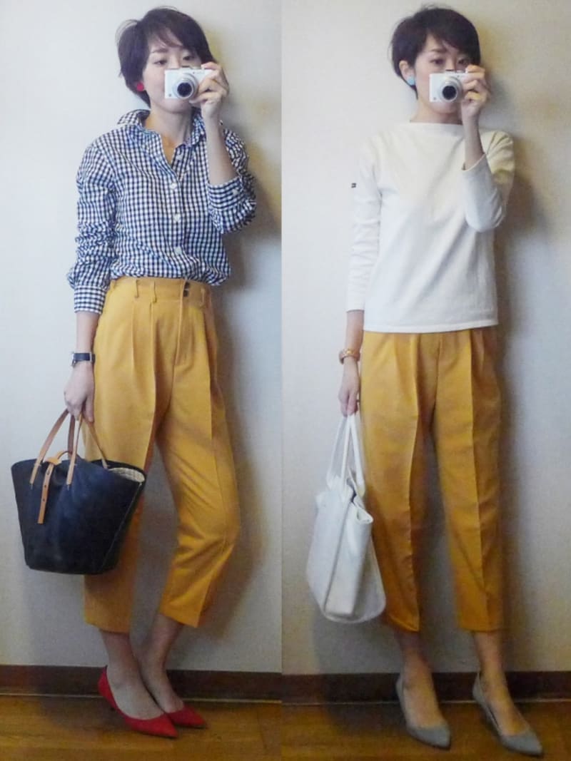 トップスにブラックやホワイトを合わせると落ち着いたコーディネートになります