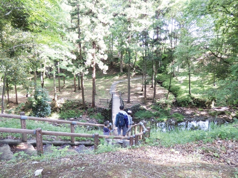 外曲輪を流れる深沢川