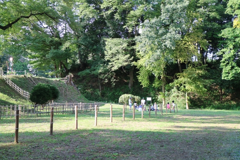 外曲輪に残る土塁