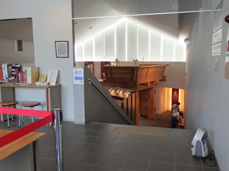 日本100名城スタンプが置かれる鉢形城歴史館の受付