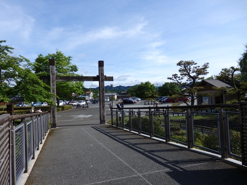 鉢形城歴史館の玄関前の駐車場