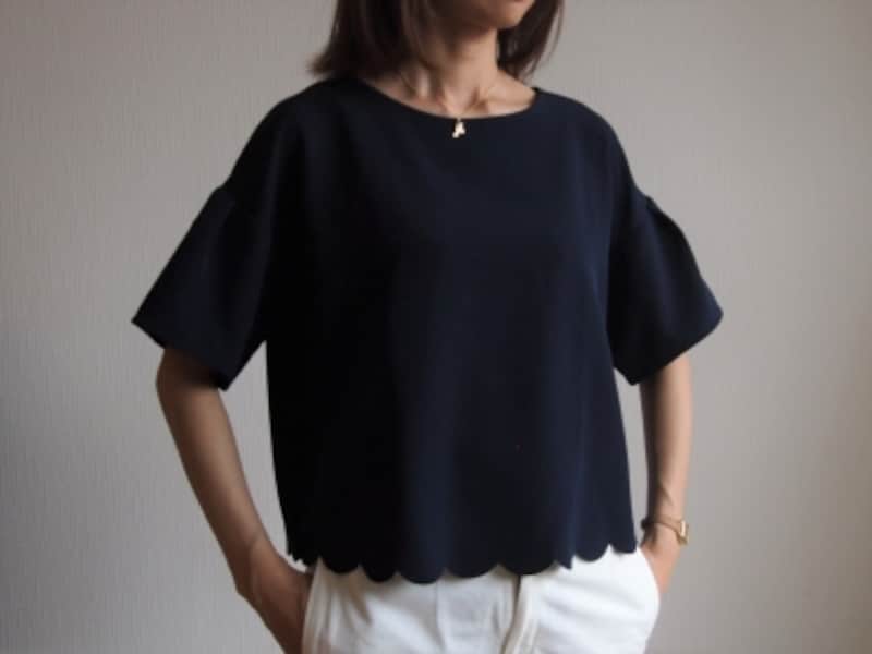 どこへでも着ていける、こっくりした深みのあるネイビーが万能