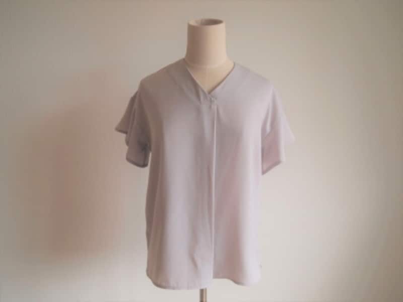 袖がフリル＆前にタックが入っているトップスundefined税込1500円