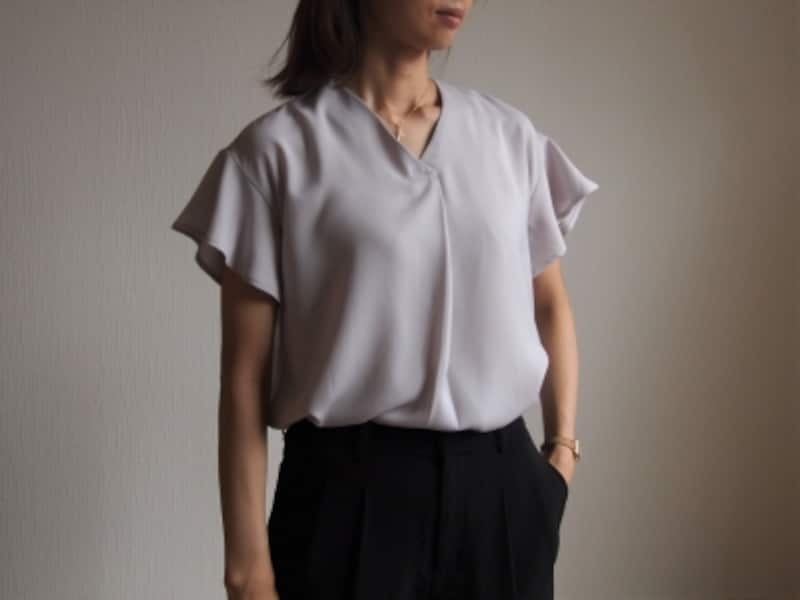 ニュアンスのある美人見えトップスが1500円で買えるのはしまむらだけ