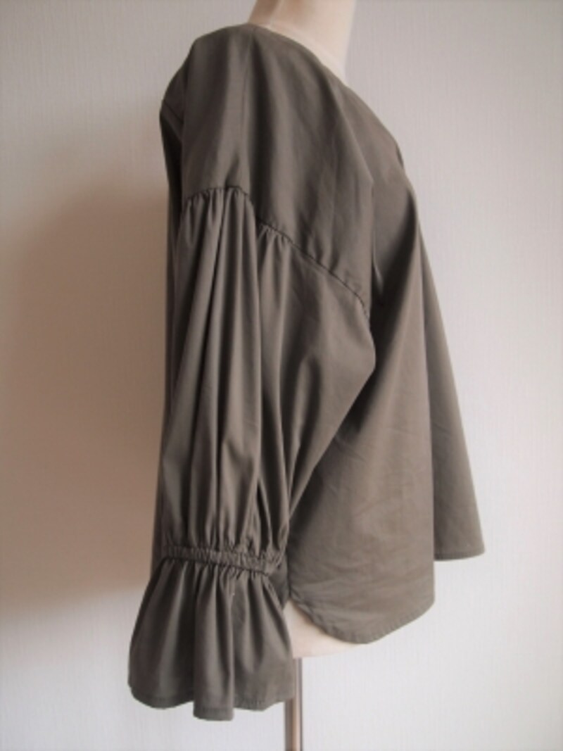 コットン素材ならではのボリュームがリッチな雰囲気