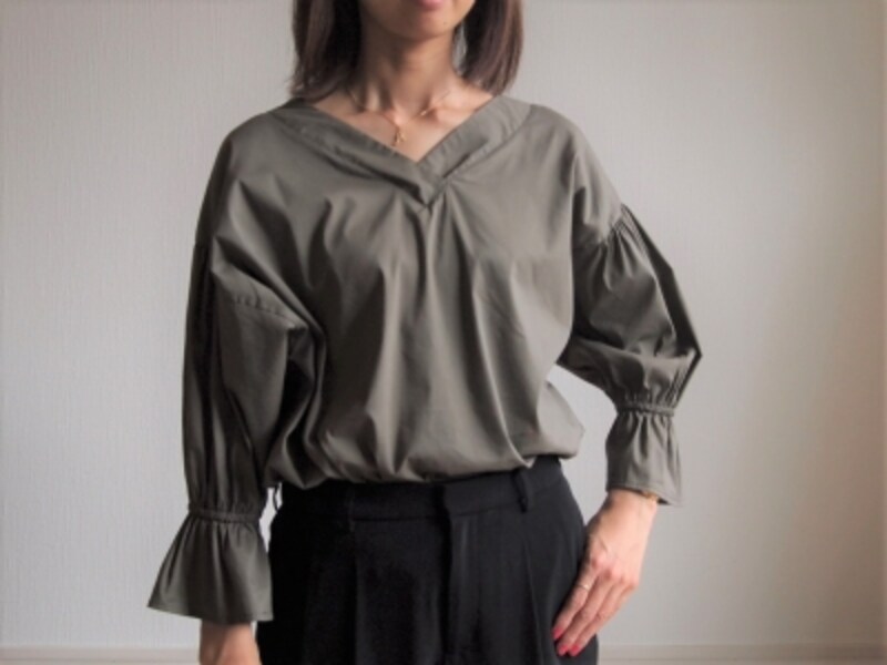 ウェストインして縦をコンパクトに、ボリューム感とバランスを取って着こなして