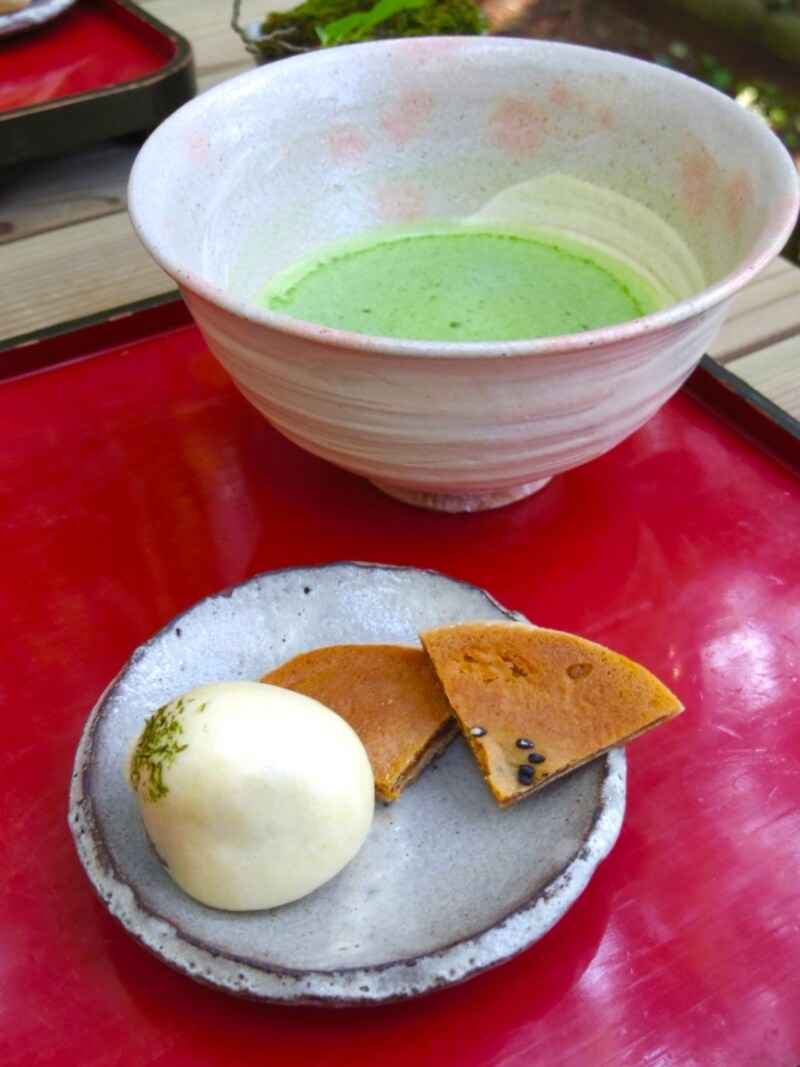 抹茶に苔饅頭と唐饅