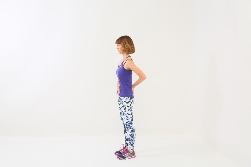 体幹エクササイズ1　立ち姿勢から体幹を意識するようにドローイング