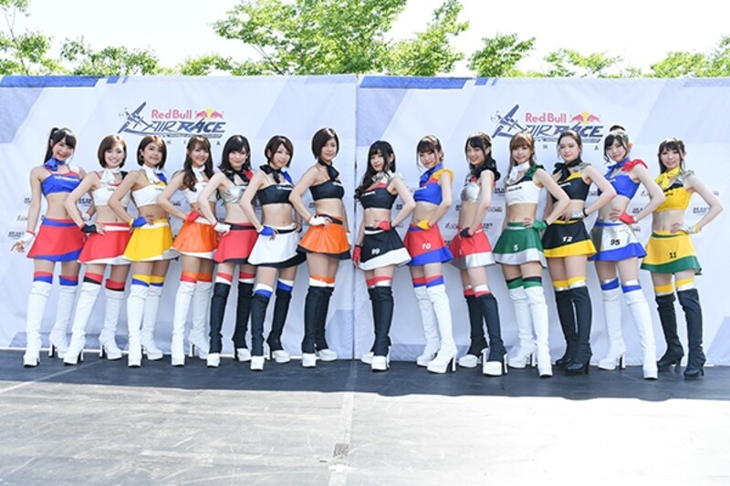 ステージイベントに登場したエアーレースクイーン2017