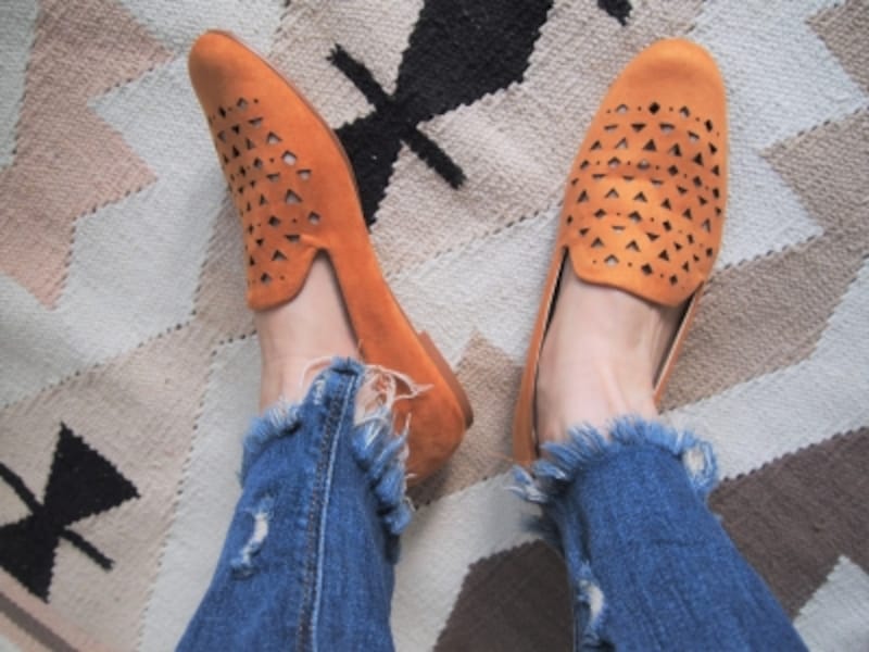 フラットシューズでどこまでも歩けそうな快適さ