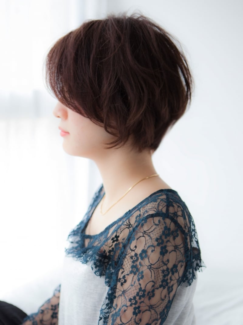 40代女性に似合う前下がりショートボブスタイル