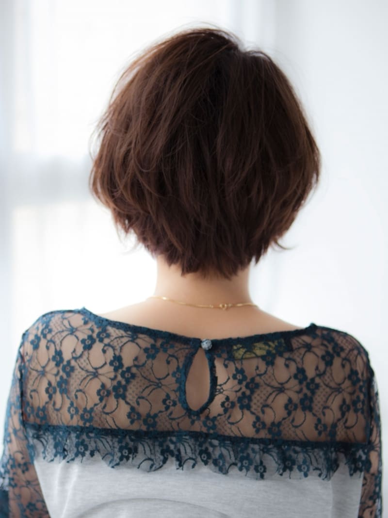 40代女性に似合う前下がりショートボブスタイル