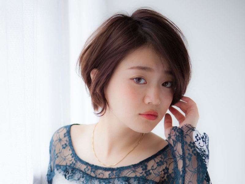 40代女性に似合う前下がりショートボブスタイル