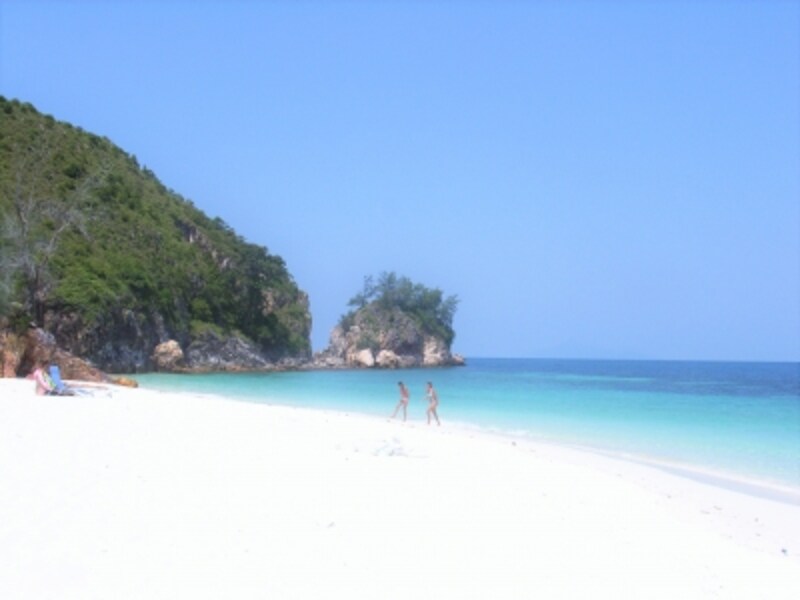 マレーシア東海岸沖の小さな島、ラワ島。まるで海をひとり占めしているかのような贅沢な滞在を楽しめる