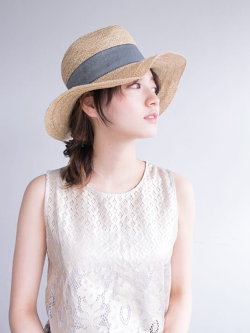 麦わら帽子に似合う簡単くるりんぱアレンジ・ロング